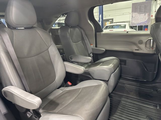 Used 2024 Toyota Sienna Limited AWD/4WD image 29
