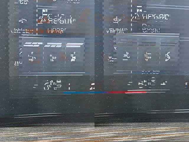 Used 2025 BMW X7 xDrive40i w/ Premium Package image 16