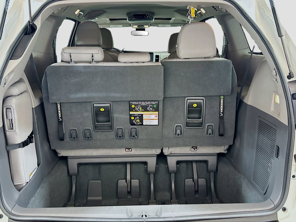 Used 2019 Toyota Sienna XLE FWD image 25