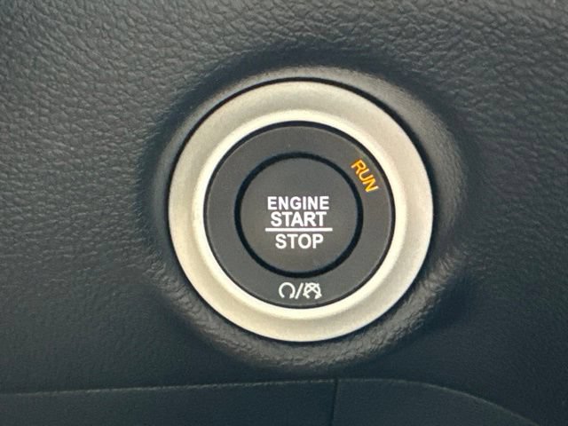 Used 2026 Chrysler Pacifica Select FWD image 14