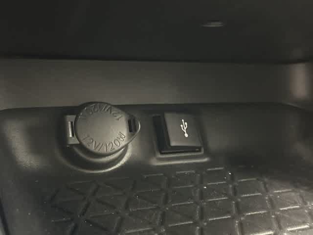 Used 2022 Toyota RAV4 LE AWD/4WD image 25