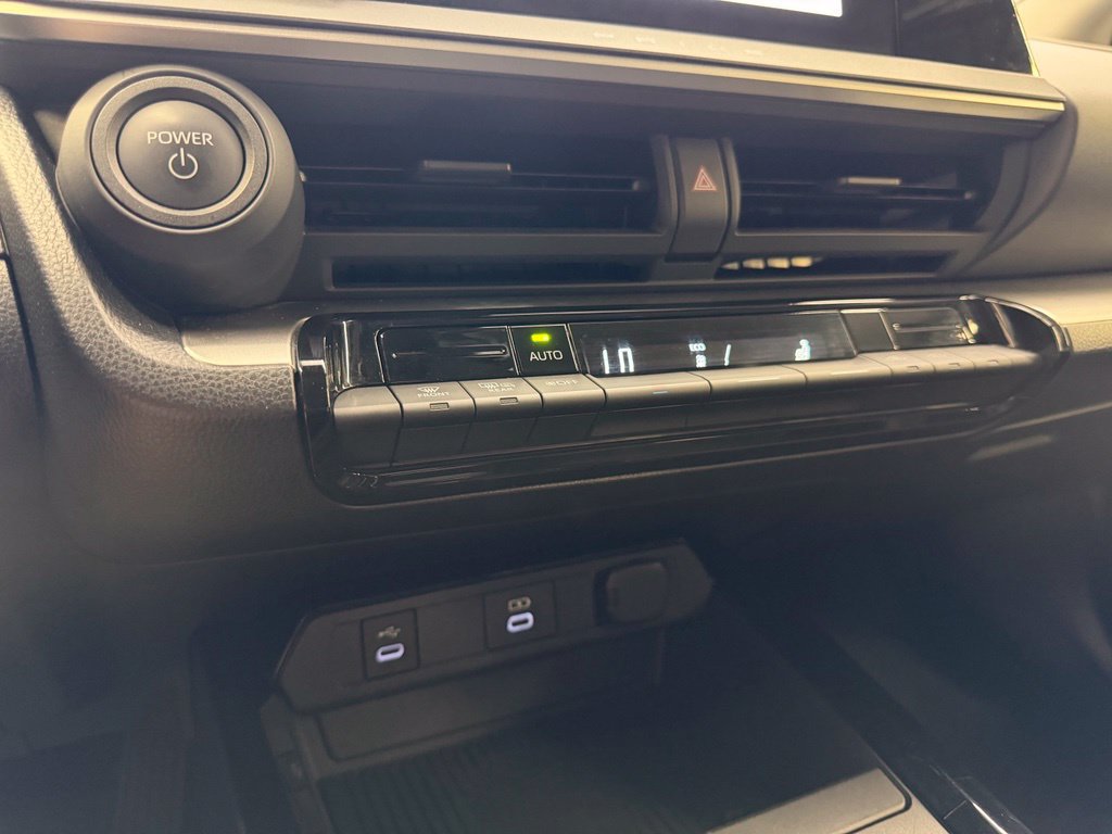 Used 2025 Toyota Prius LE FWD image 21