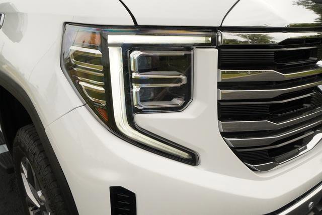 Used 2026 GMC Sierra 1500 SLT w/ SLT Premium Plus Package AWD/4WD image 35
