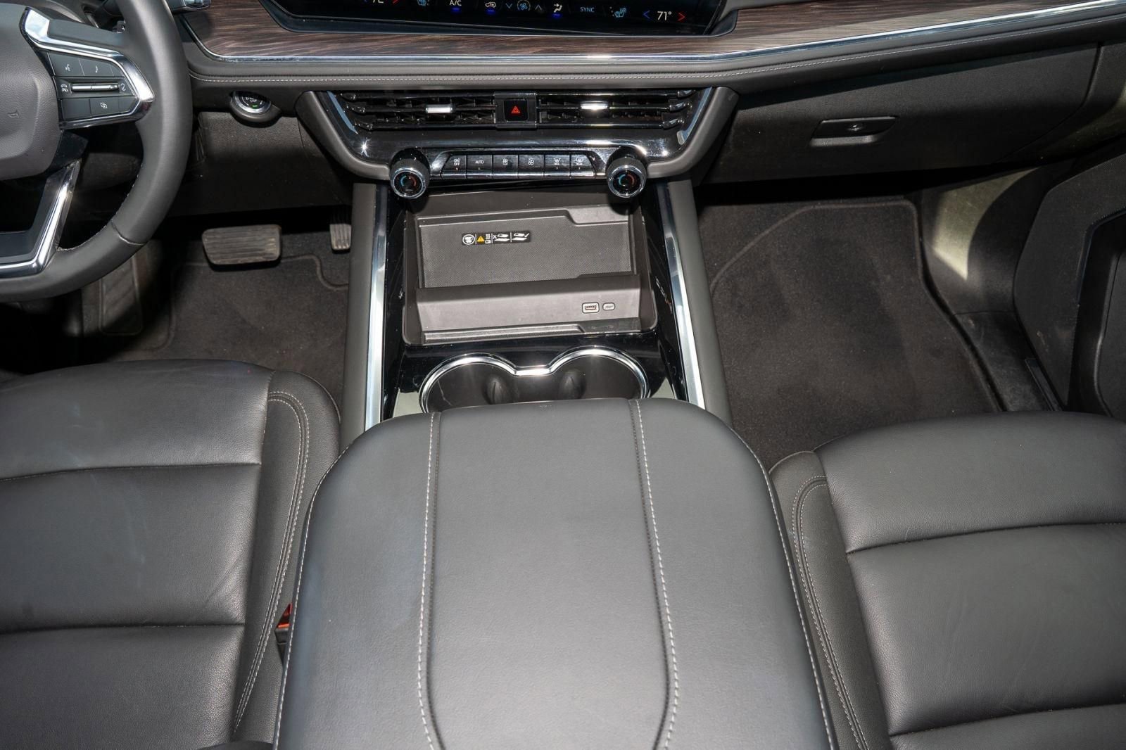 Used 2025 Chevrolet Tahoe LT image 27