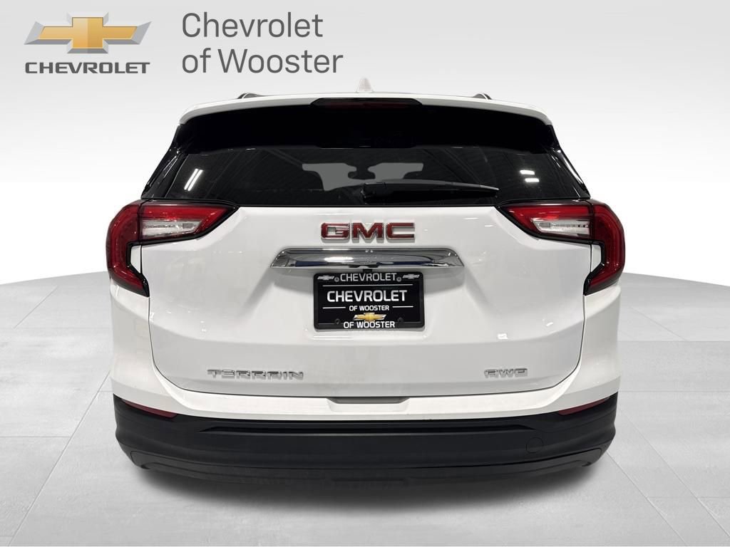 Used 2023 GMC Terrain SLE w/ Driver Convenience Package image 4