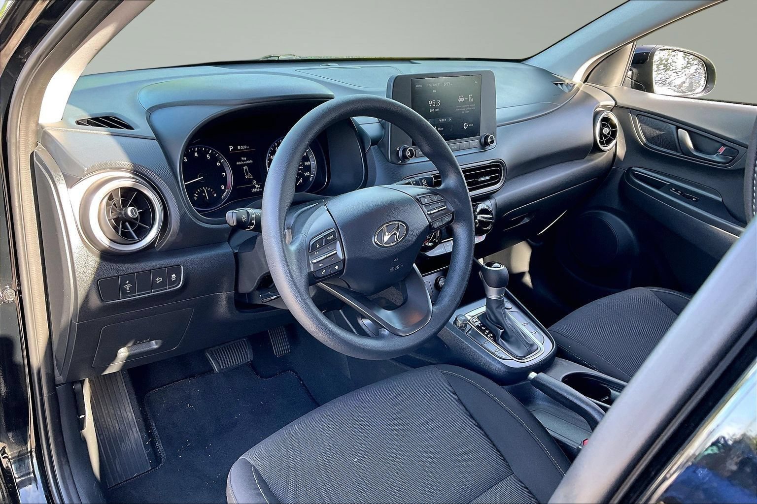 Used 2023 Hyundai Kona SEL AWD/4WD image 12