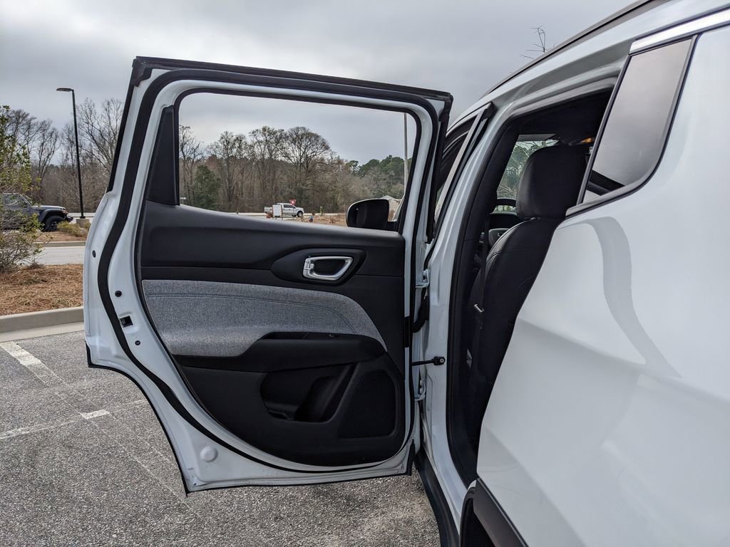 Used 2024 Jeep Compass Latitude image 53