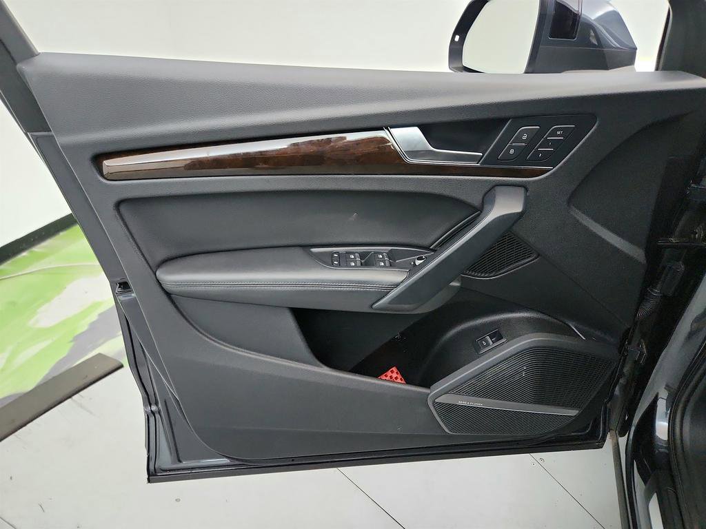 Used 2019 Audi Q5 2.0T Premium Plus w/ Premium Plus Package image 24