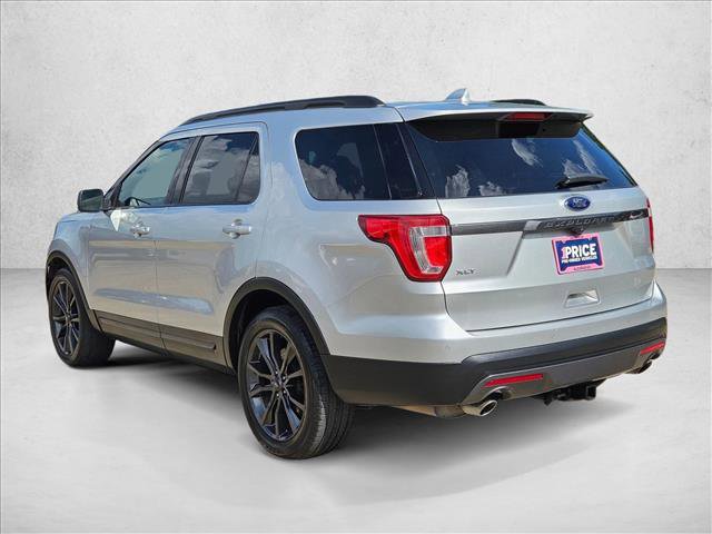 Used 2017 Ford Explorer XLT w/ Equipment Group 202A FWD image 5
