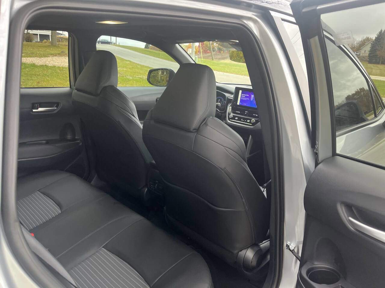 Used 2024 Toyota Corolla Cross AWD Hybrid image 36