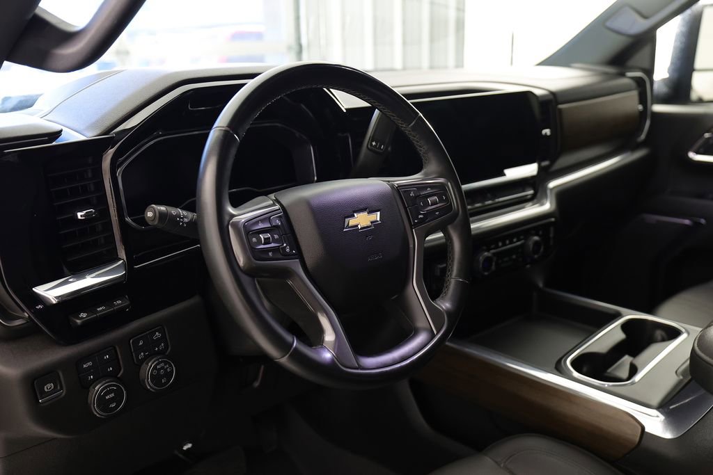 Used 2024 Chevrolet Silverado 3500 High Country w/ High Country Premium Package AWD/4WD image 21