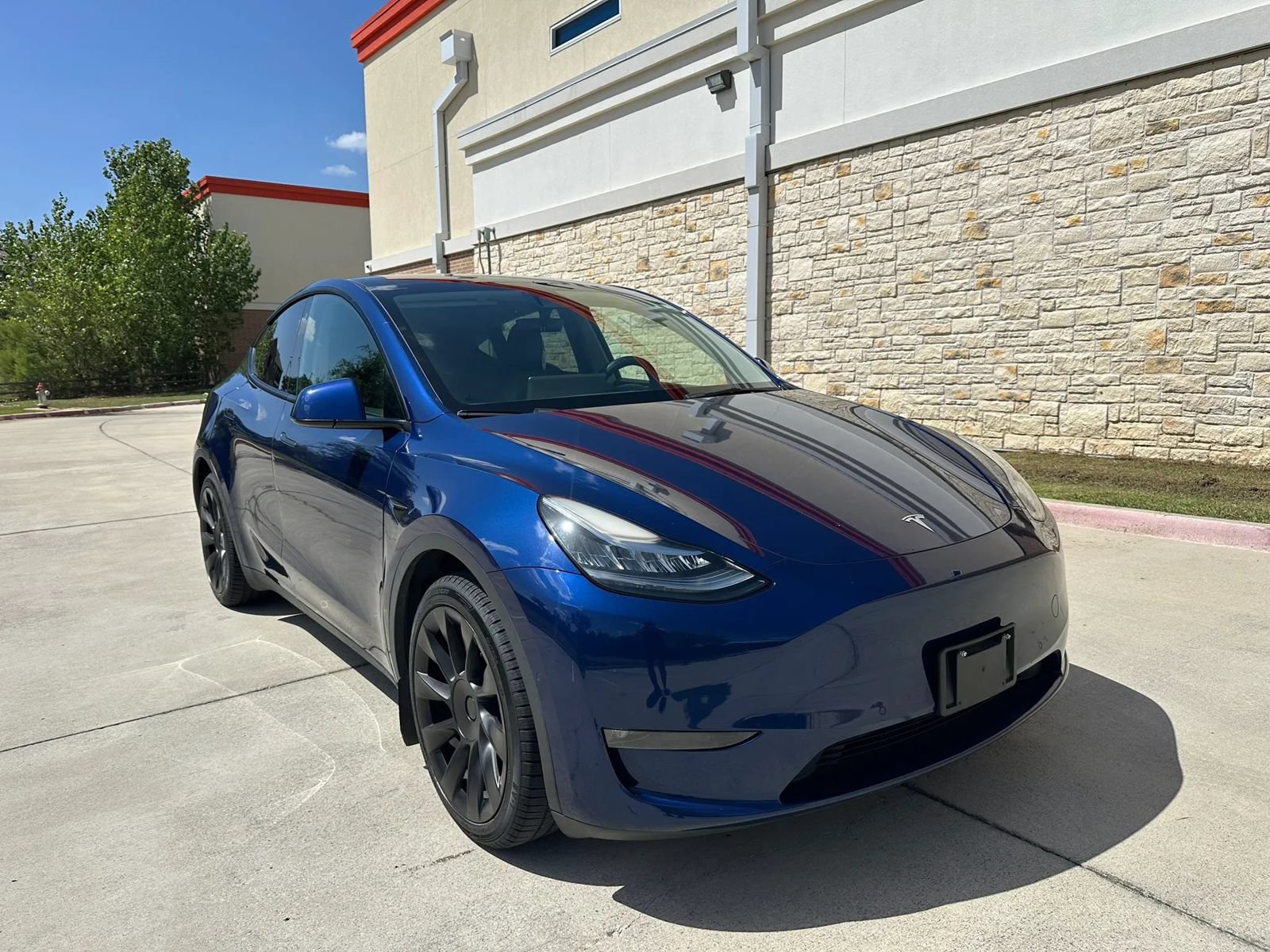 Used 2022 Tesla Model Y Long Range AWD/4WD image 1