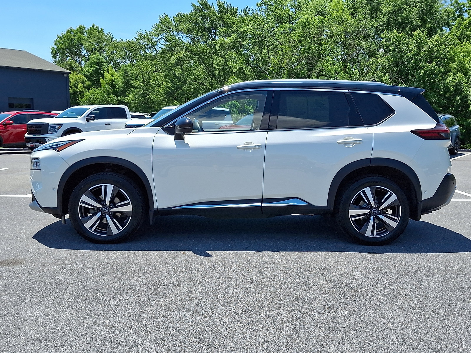 Certified 2023 Nissan Rogue Platinum AWD/4WD image 4