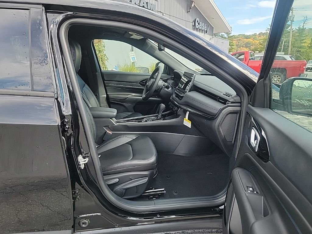 New 2026 Jeep Compass Limited image 9