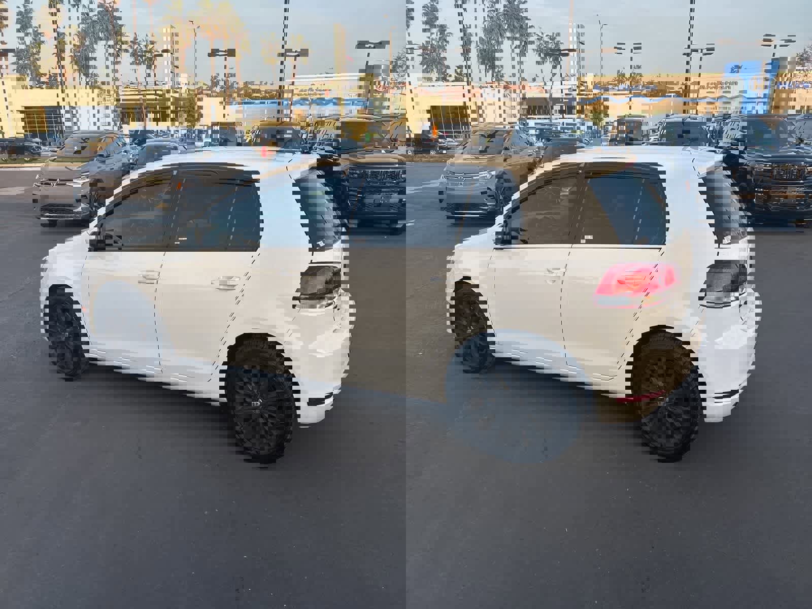 Used 2014 Volkswagen Golf TDI image 4