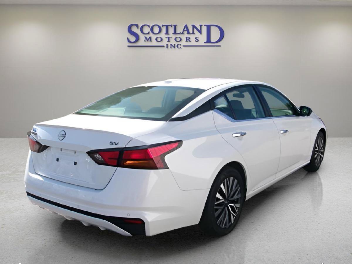 Used 2024 Nissan Altima 2.5 SV FWD image 6