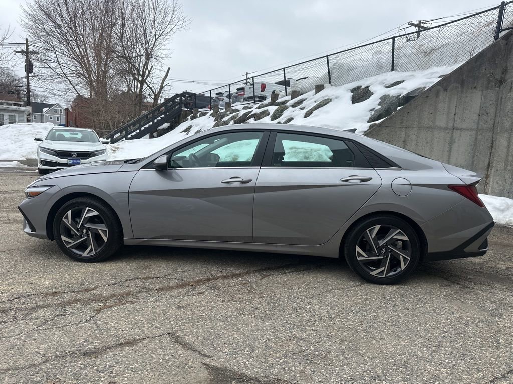 Certified 2025 Hyundai Elantra SEL FWD image 3