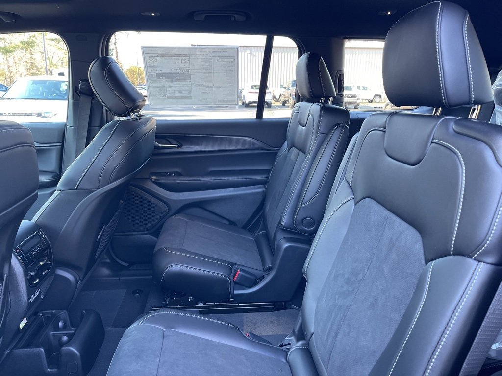 New 2025 Jeep Grand Cherokee L Altitude image 19