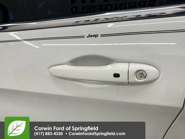 Used 2019 Jeep Cherokee Overland w/ Technology Group image 19