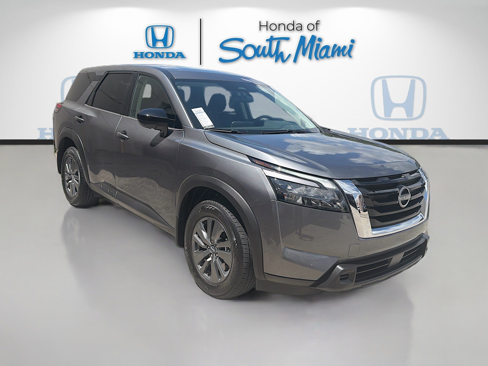 Used 2024 Nissan Pathfinder S FWD image 1