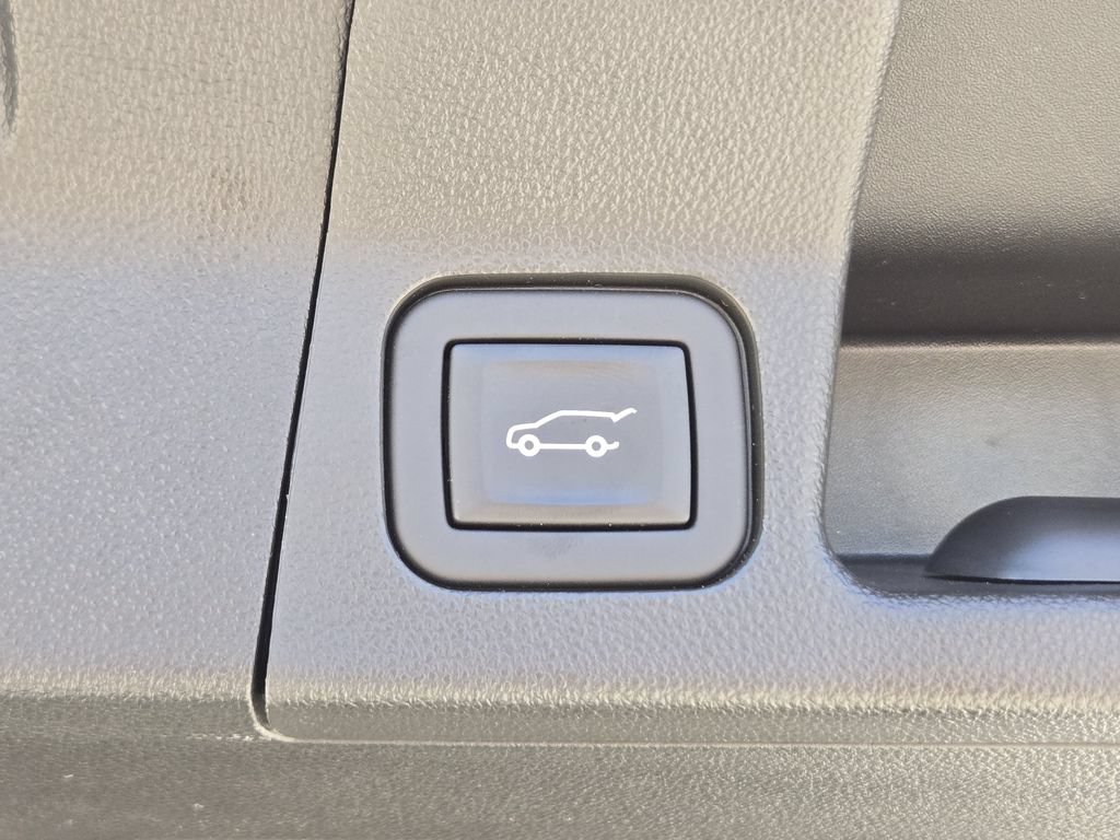 Used 2023 GMC Acadia Denali w/ Denali Technology Package FWD image 19