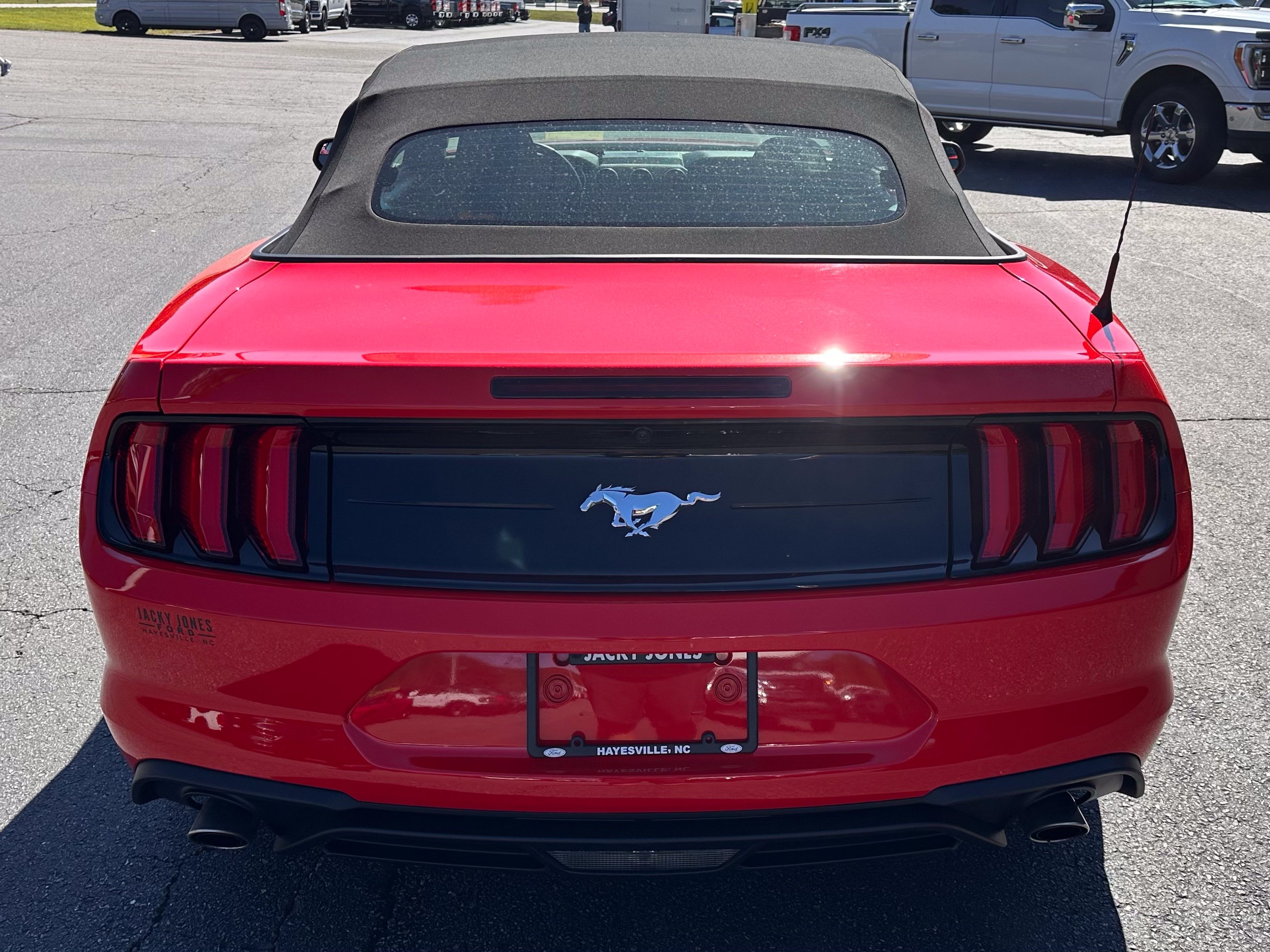 Used 2018 Ford Mustang Convertible RWD image 7