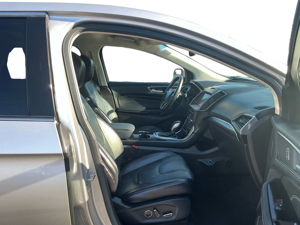 Used 2016 Ford Edge Titanium image 22