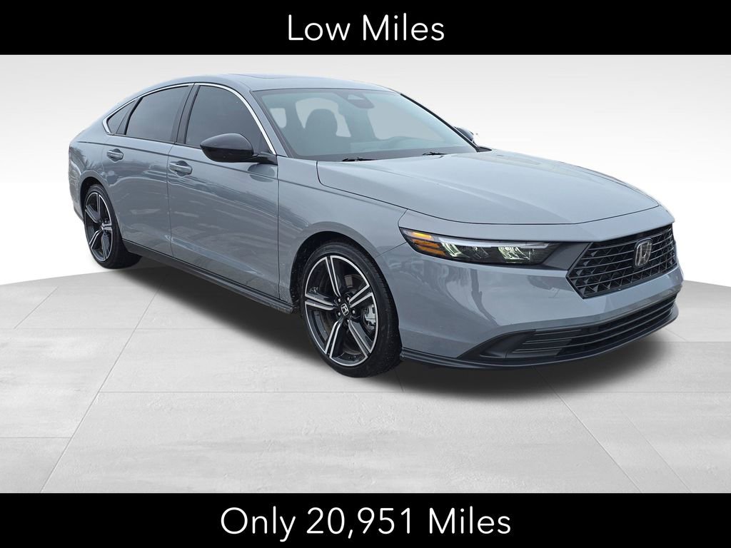 Used 2025 Honda Accord Sport image 2