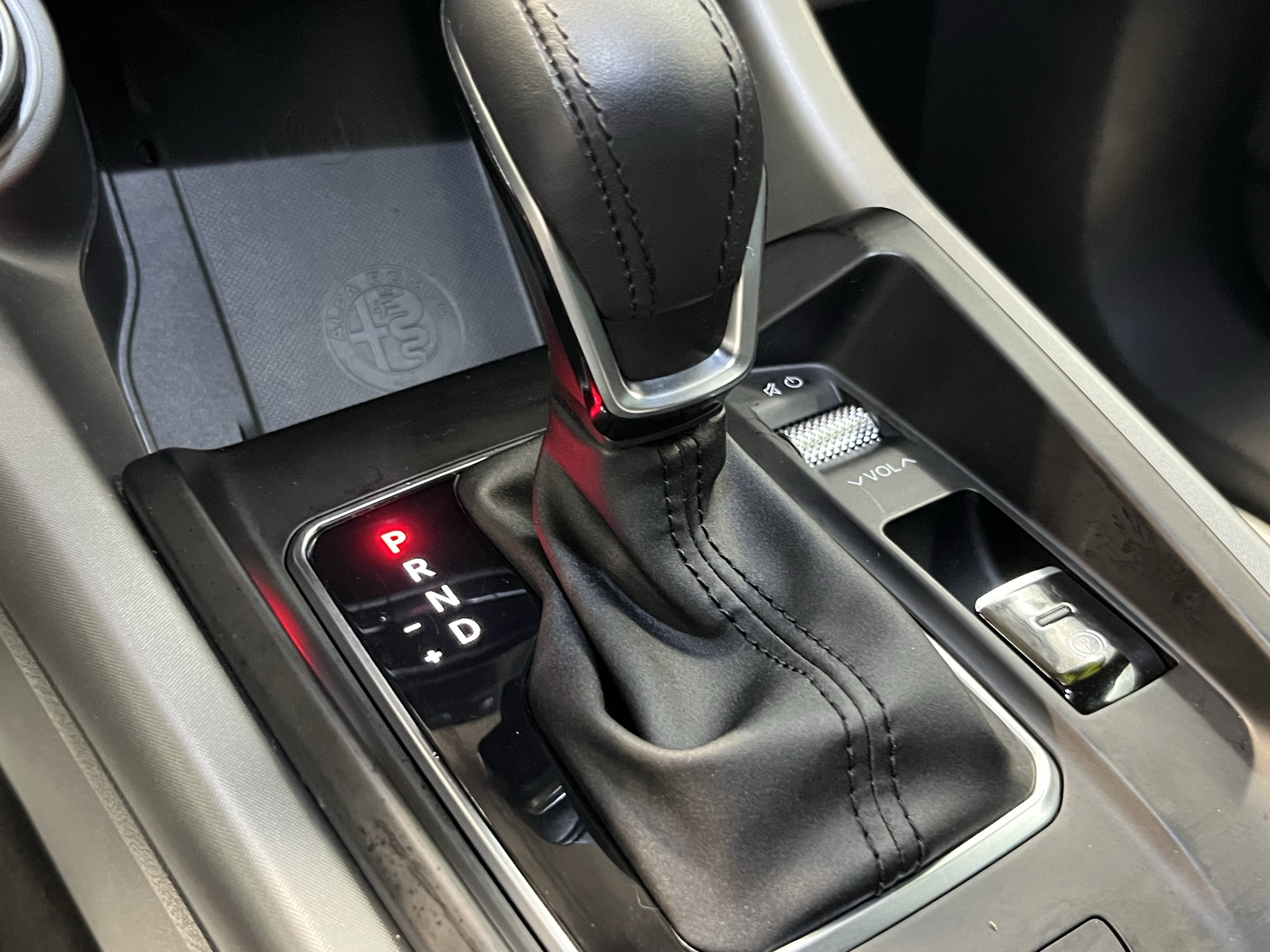 Used 2024 Alfa Romeo Tonale Ti w/ Premium Interior Package image 12