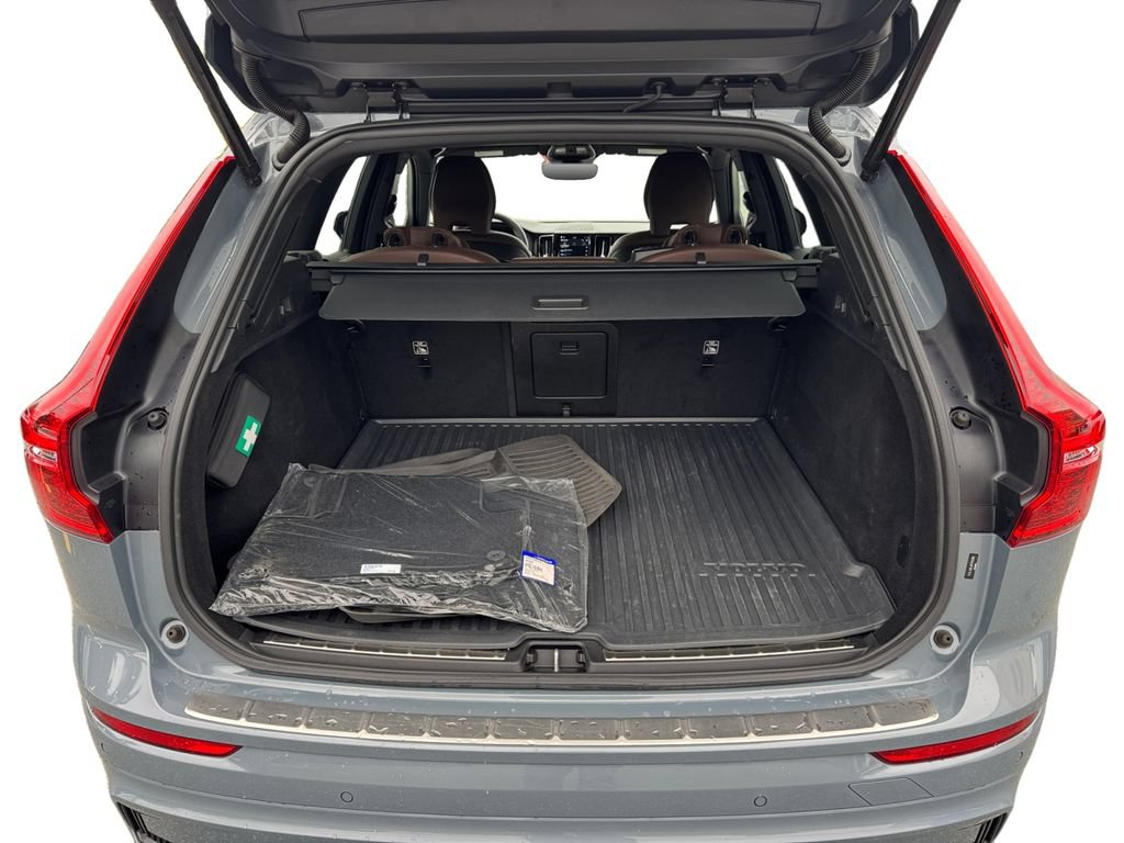 Certified 2024 Volvo XC60 B5 Plus w/ Protection Package Premier AWD/4WD image 6
