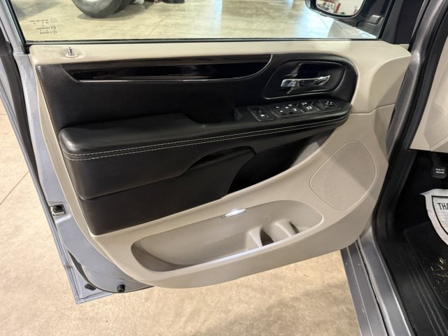 Used 2019 Dodge Grand Caravan SXT FWD image 21