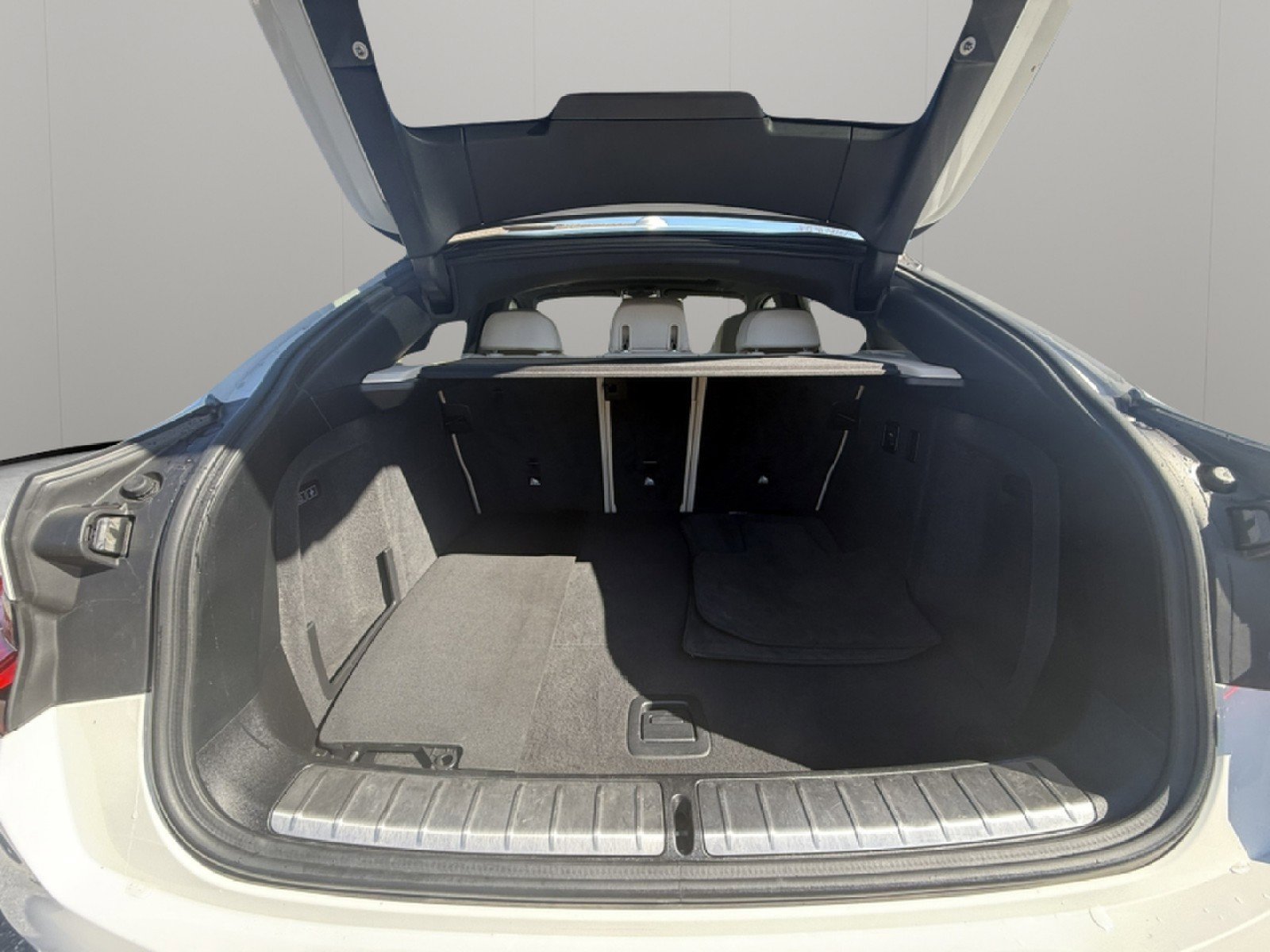 Used 2023 BMW X4 xDrive30i w/ Parking Assistance Package image 12