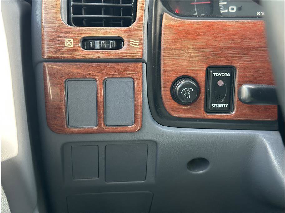 Used 2000 Toyota 4Runner SR5 image 23