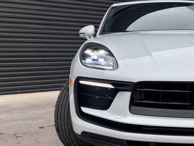 Certified 2026 Porsche Macan image 12