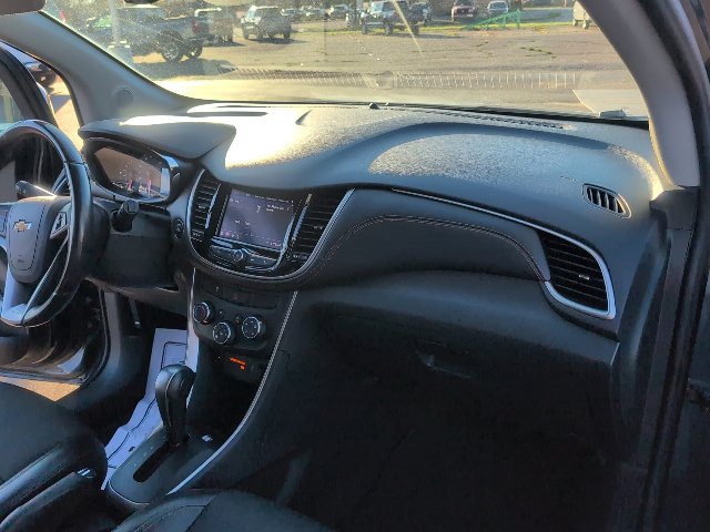 Used 2021 Chevrolet Trax LT w/ LT Convenience Package AWD/4WD image 37