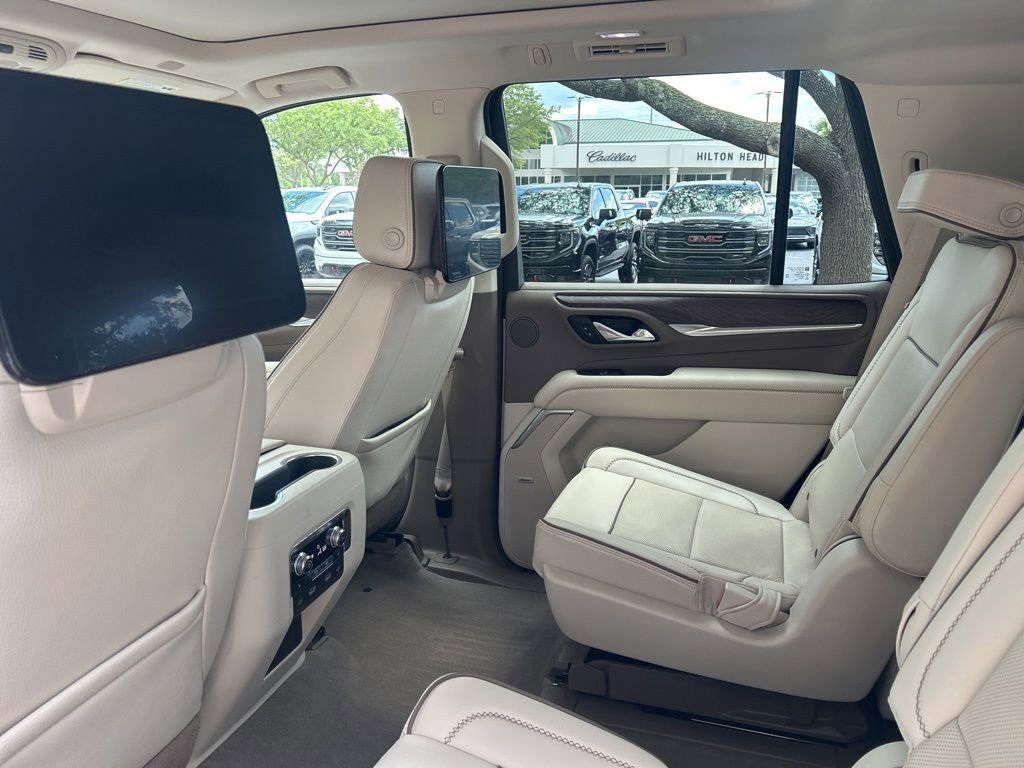 Used 2021 GMC Yukon Denali w/ Denali Premium Package AWD/4WD image 11