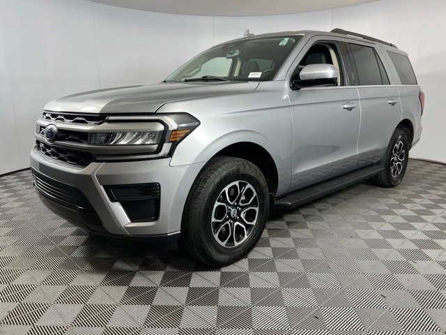 Used 2024 Ford Expedition XLT image 3