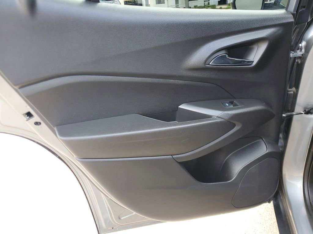 Used 2025 Chevrolet Trax LT w/ Driver Confidence Package image 12