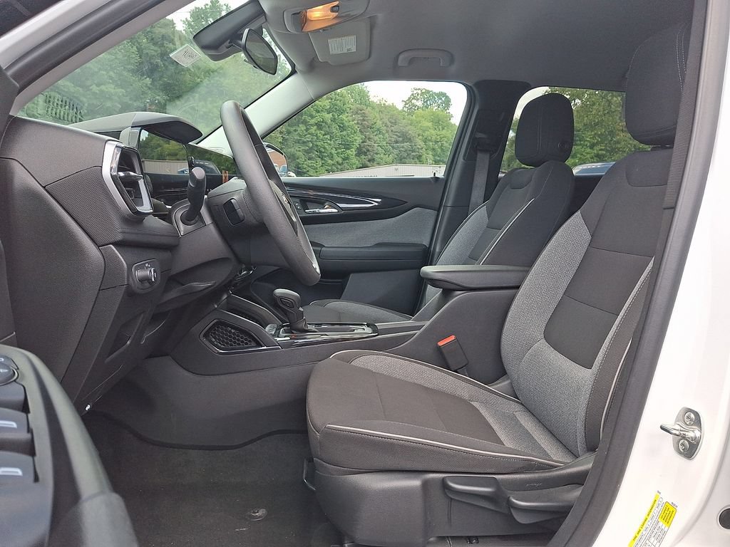 Used 2025 Chevrolet TrailBlazer LT AWD/4WD image 13