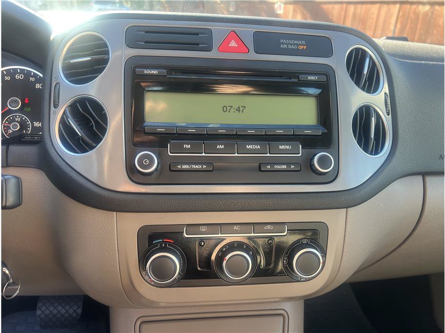 Used 2011 Volkswagen Tiguan S FWD image 16