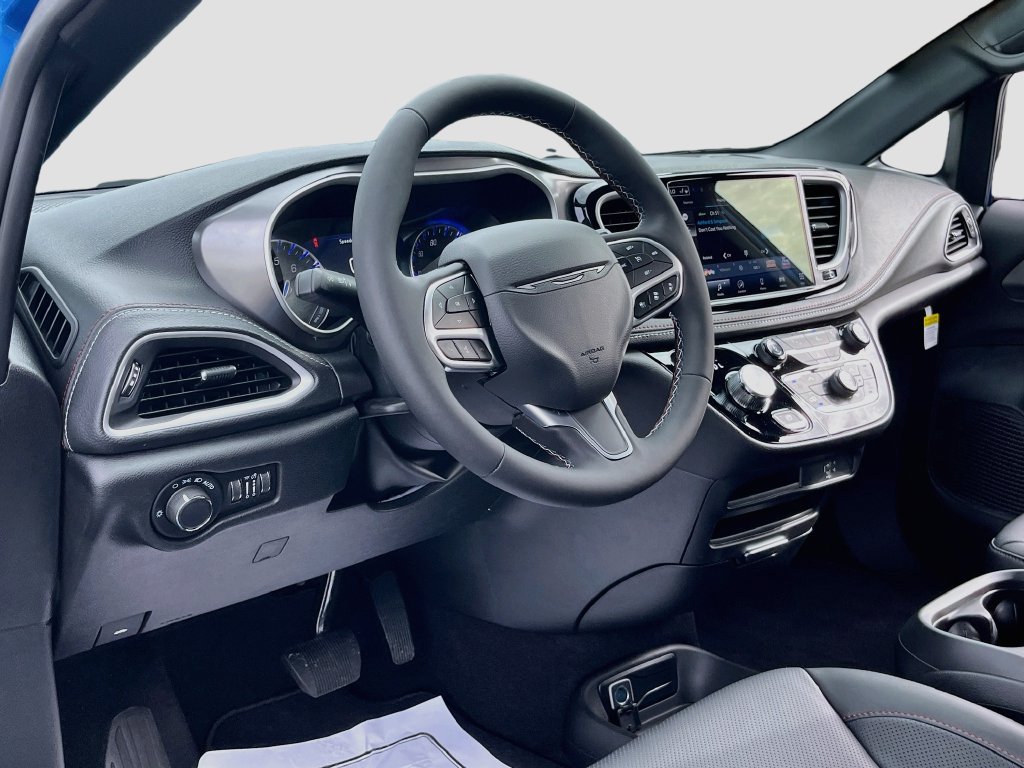 New 2027 Chrysler Pacifica Select FWD image 9