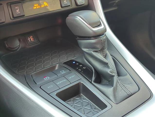 Used 2023 Toyota RAV4 XLE Premium image 15