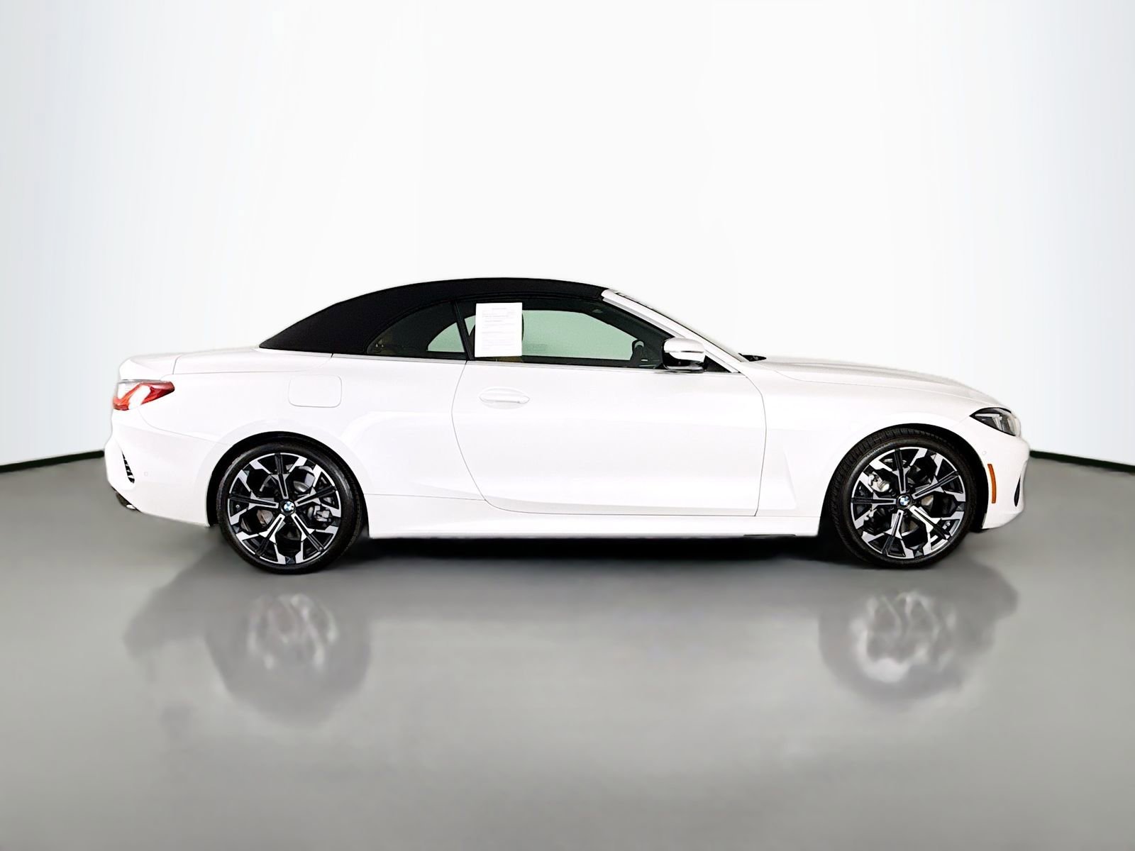 Used 2025 BMW 430i Convertible w/ Convenience Package image 8