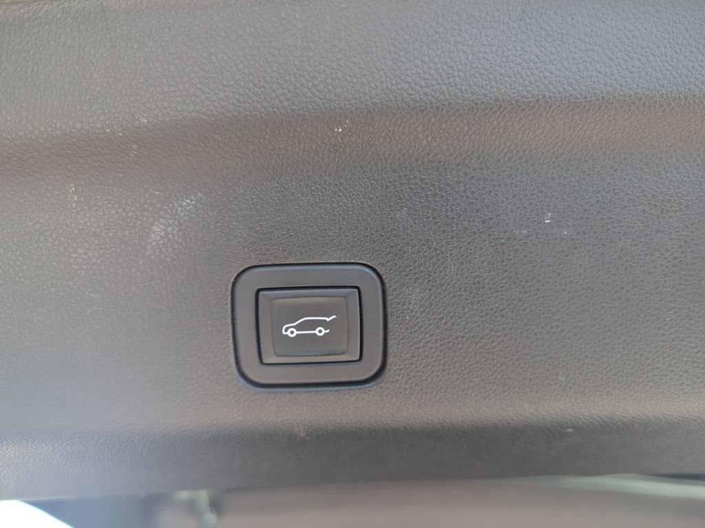 Used 2024 GMC Yukon XL SLT w/ SLT Premium Package AWD/4WD image 12