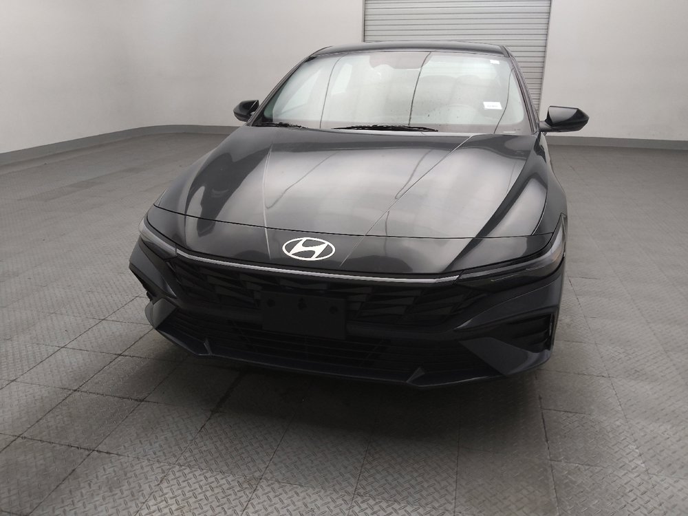 Used 2025 Hyundai Elantra SE w/ Cargo Package FWD image 15
