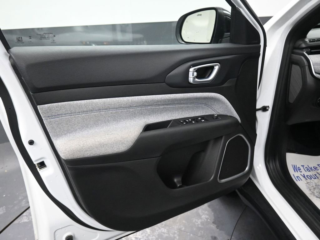 Used 2024 Jeep Compass Latitude image 26