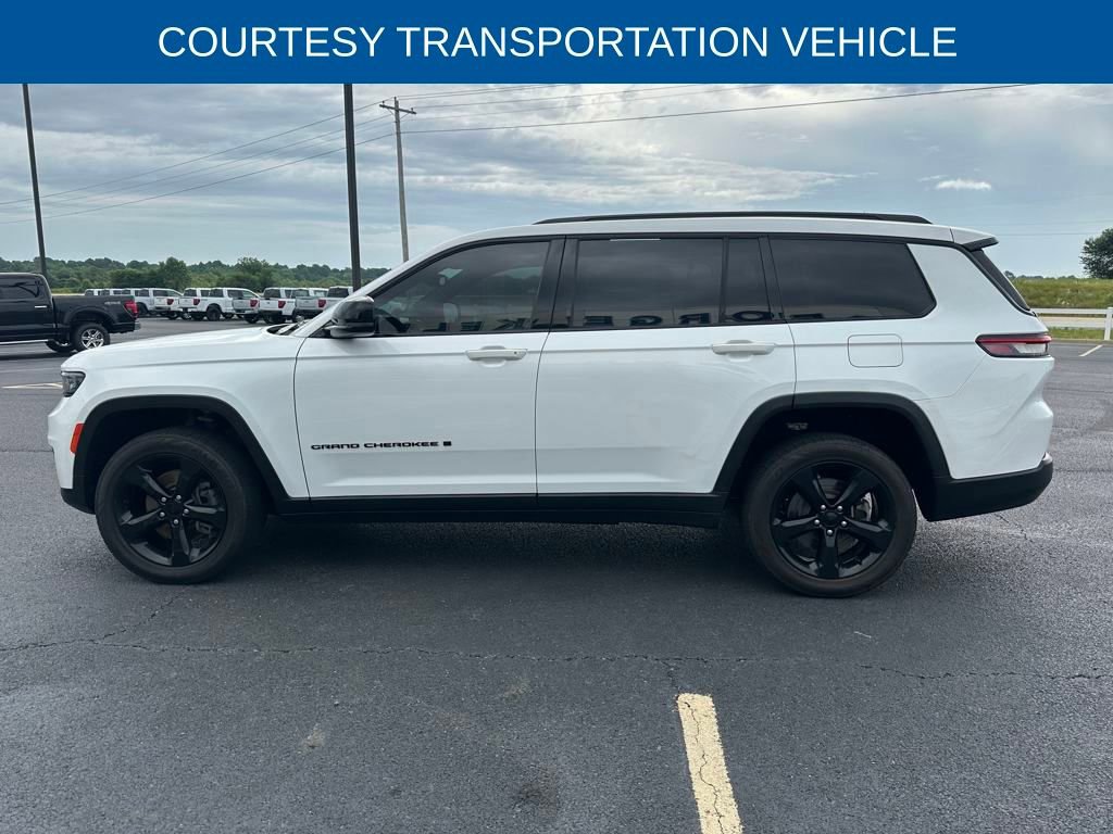 Used 2023 Jeep Grand Cherokee L Laredo image 26