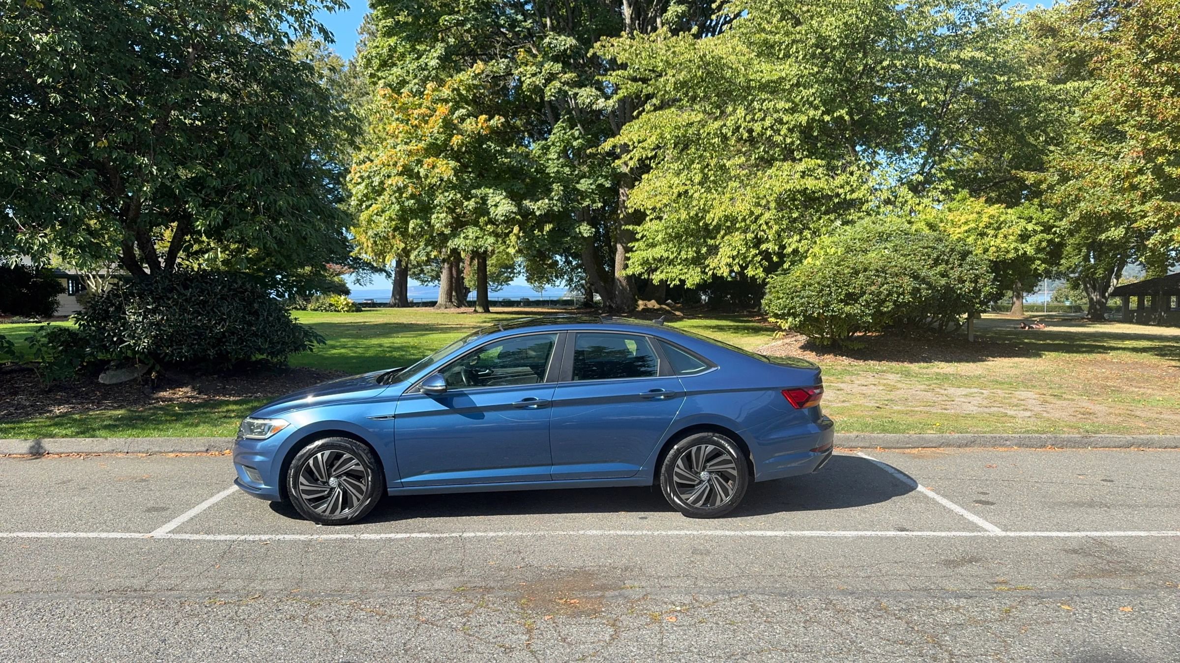 Used 2019 Volkswagen Jetta SEL Premium image 3