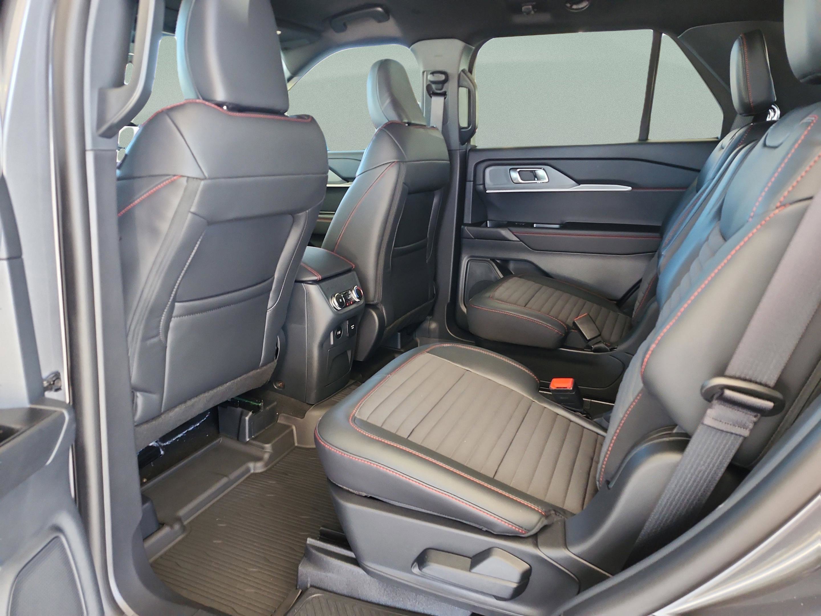 New 2026 Ford Explorer ST-Line w/ ST-Line Street Pack image 16