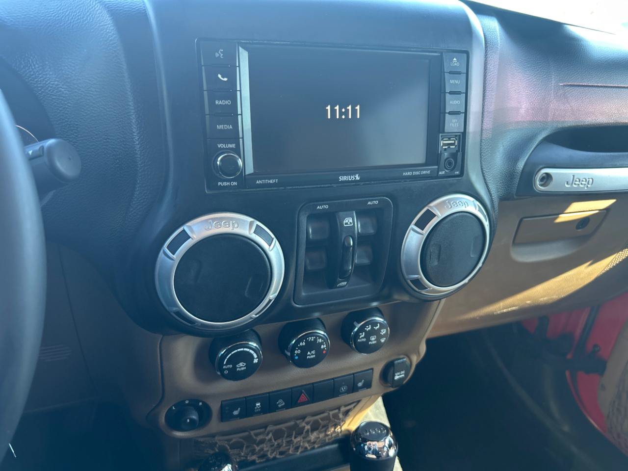 Used 2014 Jeep Wrangler Unlimited Sahara w/ Connectivity Group AWD/4WD image 13